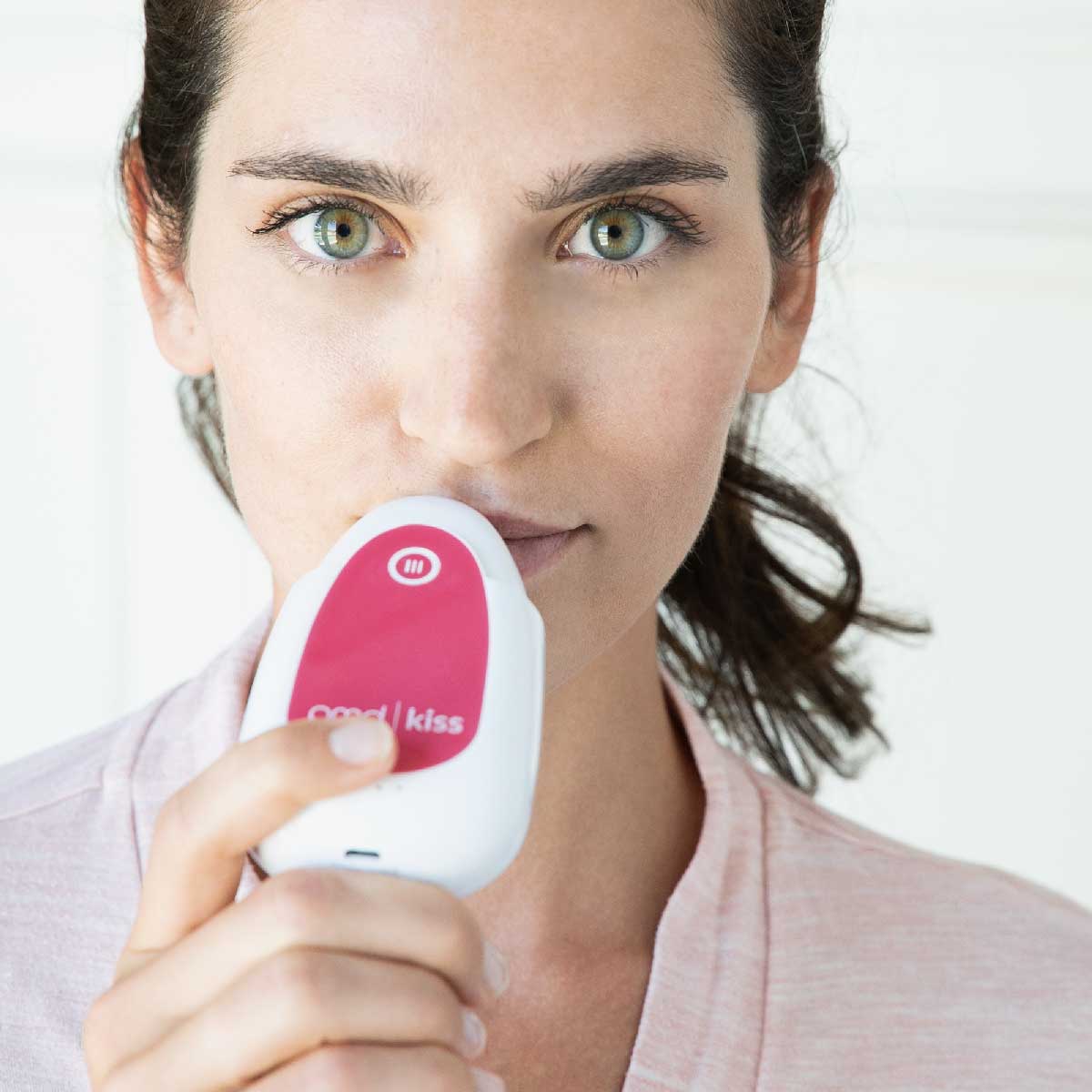 woman using PMD Kiss