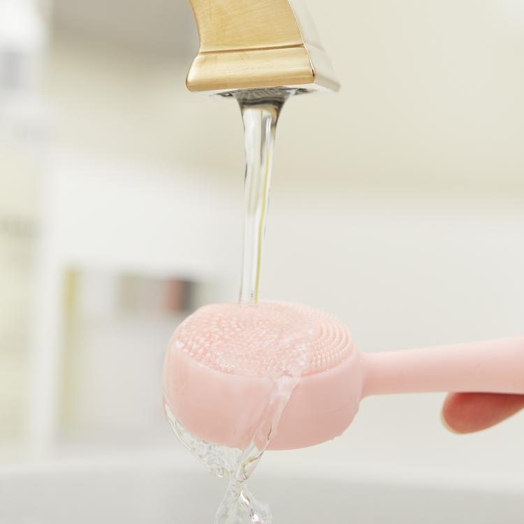 fresh_face_classic_bundle_blush?PMD Clean in blush under running water