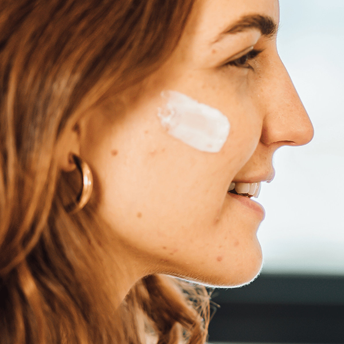 How to Improve Skin Glow Without Highlighter or Makeup