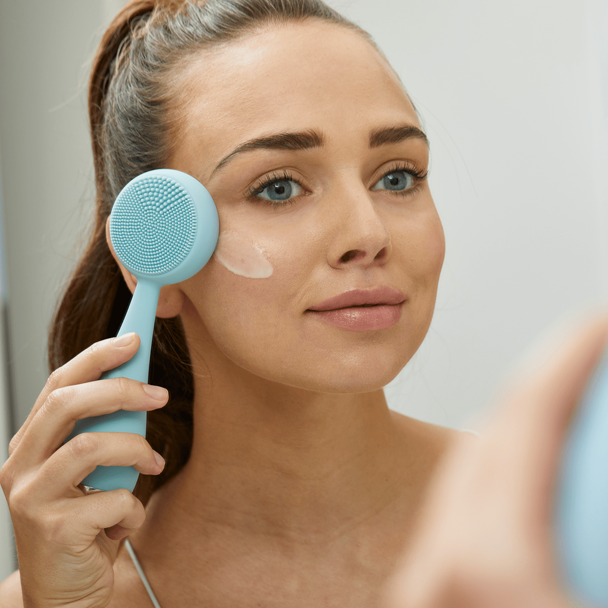 The Ultimate Guide to Travel-Friendly Skincare Devices