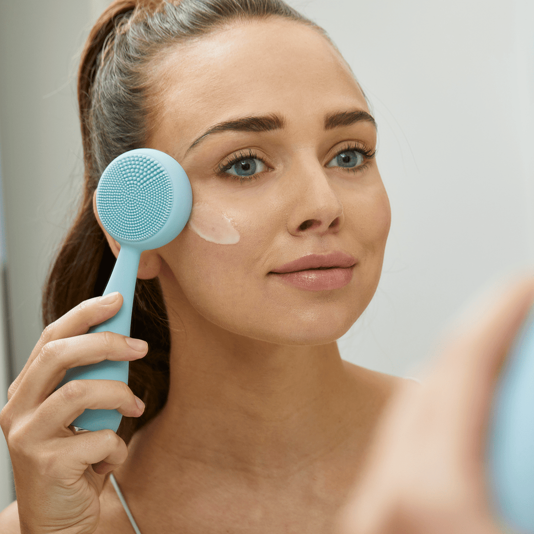 The Ultimate Guide to Travel-Friendly Skincare Devices