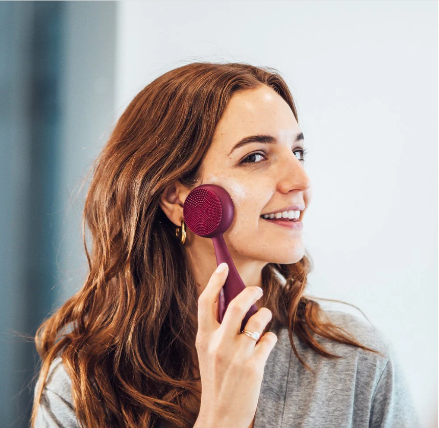 How to Treat Dehydrated Skin vs. Dry Skin (Yes, They’re Different)