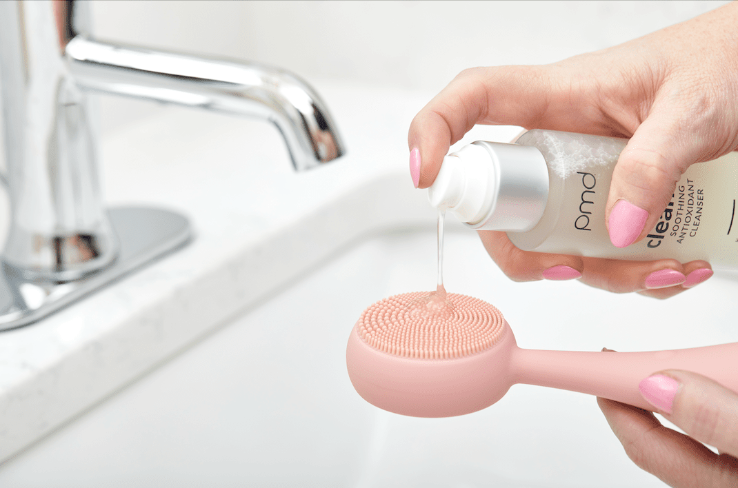 How to Combine Exfoliation and Hydration for Glowing Skin