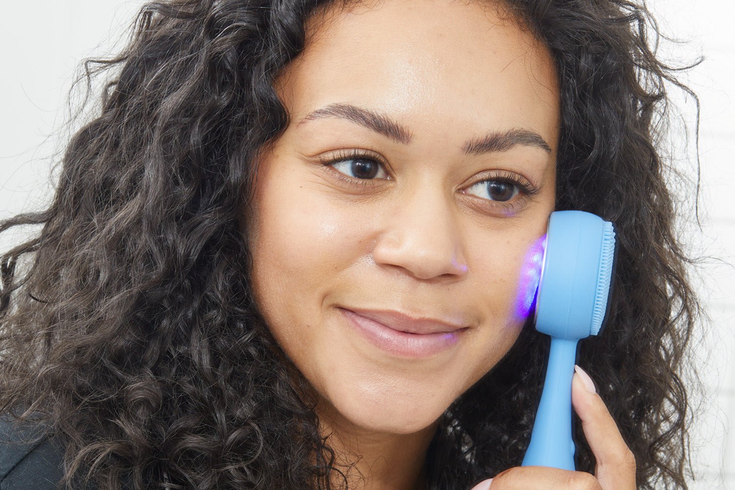 How Blue Light Therapy Can Help Prevent Breakouts