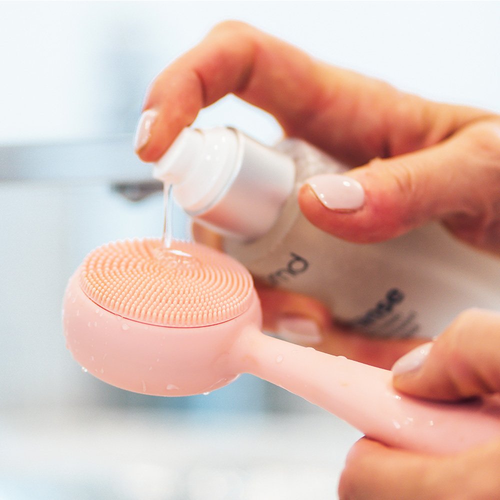 gemstone_pro_BlushRQ?Cleanser being applied to PMD Clean iRQ in blush 