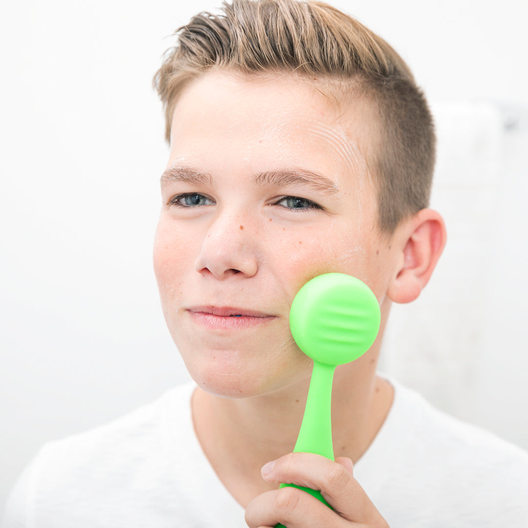 4001-LIME?Teenage boy using lime PMD Clean to wash his face