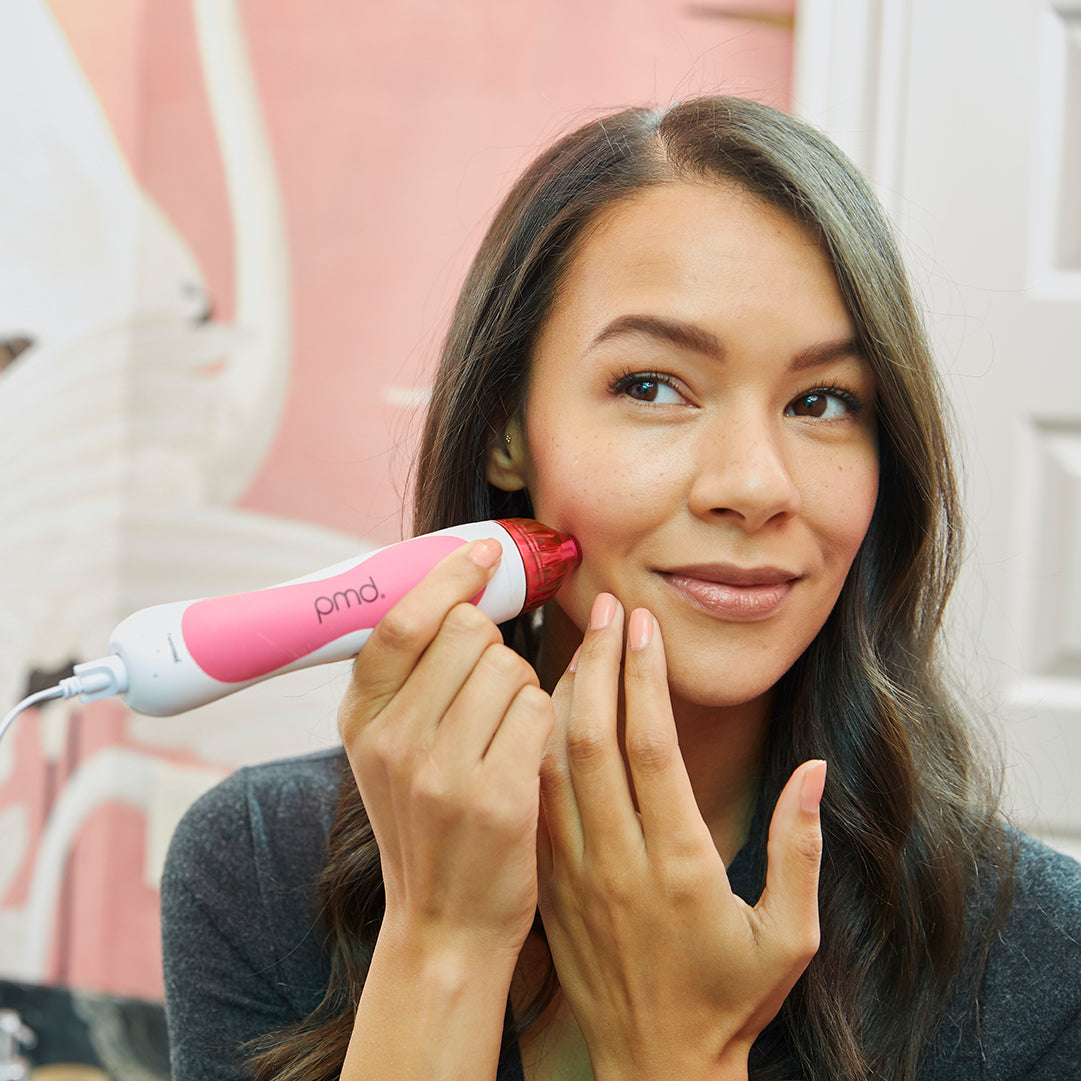 fresh_face_classic_bundle_pink?Woman using Personal Microderm Classic