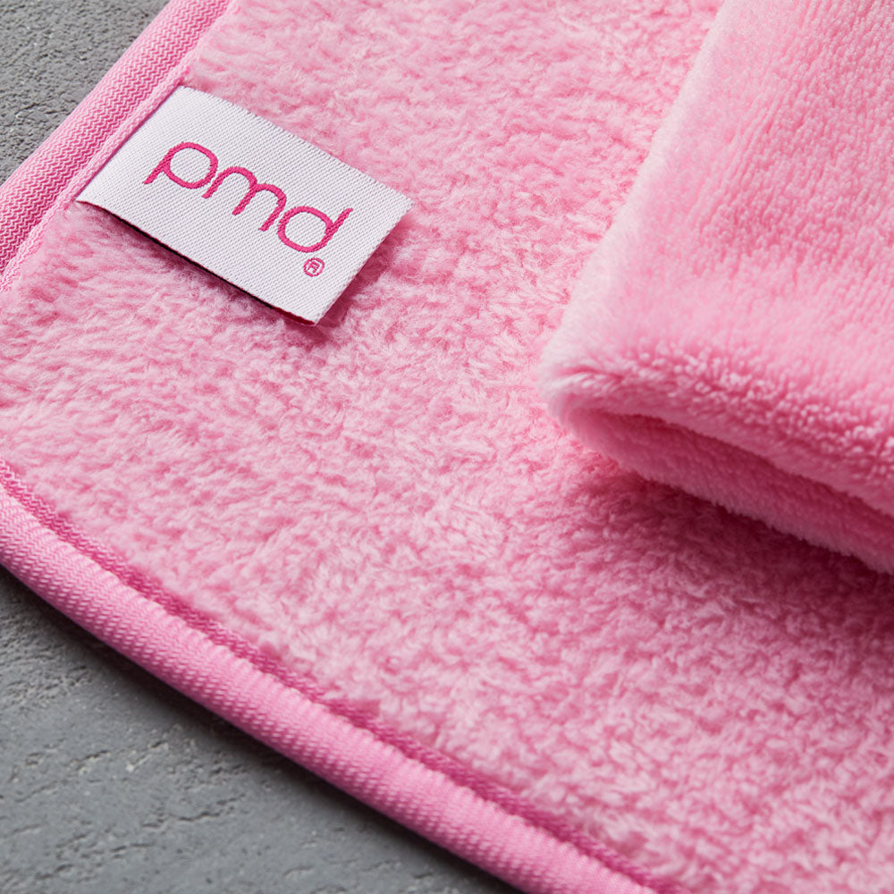 5007-S?Closeup of PMD Logo on silverpure™ Makeup Removing Cloth