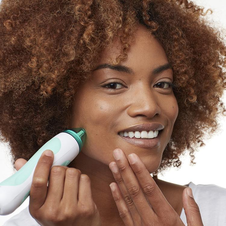 beauty_kit_teal_new? Woman using Personal Microderm Pro in Teal